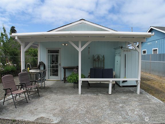 4th image of 4316 N Place