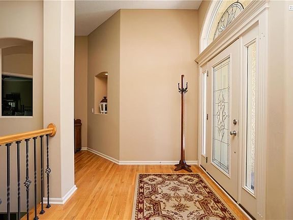 3rd image of 5833 NE Holiday Dr