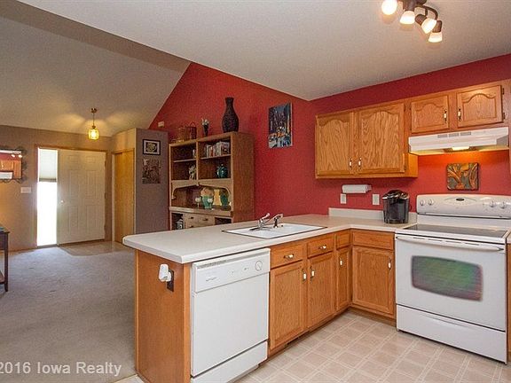 3rd image of 2462 NW Heritage Ave