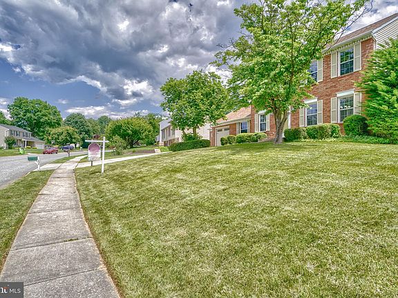 4th image of 208 Regent Dr