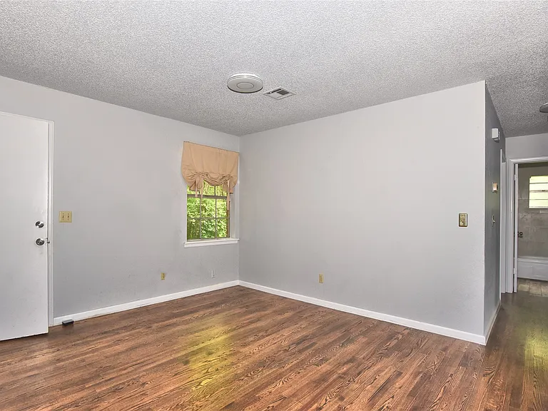 317 W Linda St — Photo 5