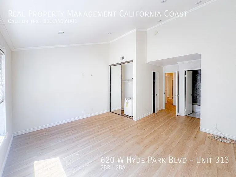 620 W Hyde Park Blvd #313 — Photo 5