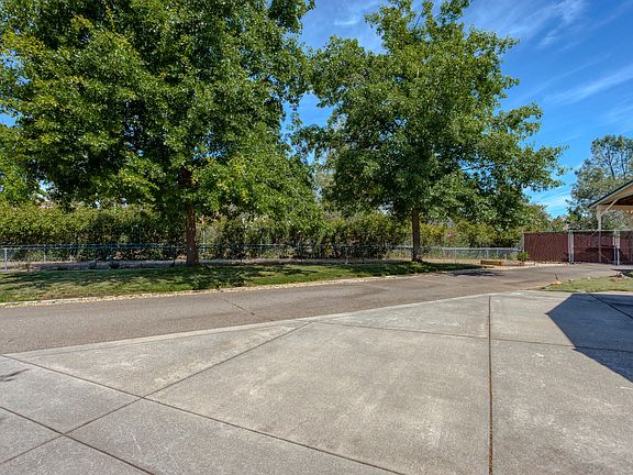 5th image of 3000 Sunglow Dr