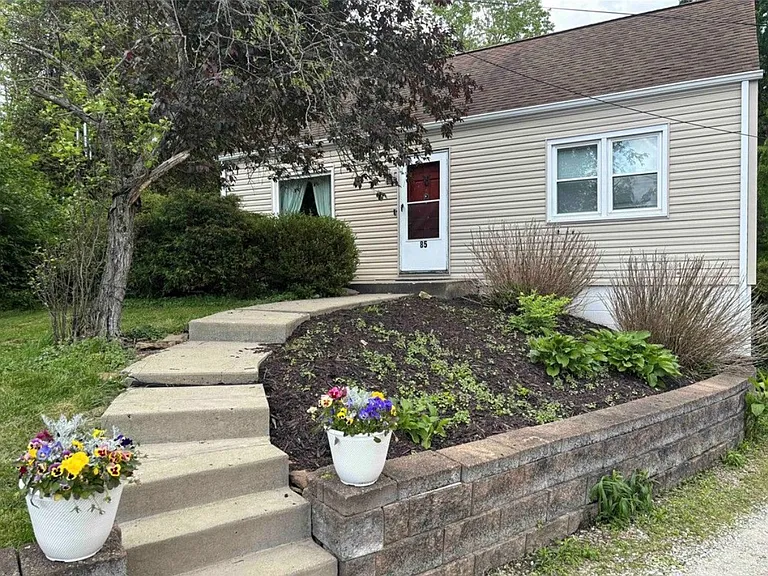 85 Adams Dr — Photo 2