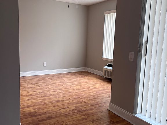 5th image of 195 Wellington Ct APT 1A