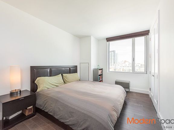 4th image of 525 Borden Ave #7B