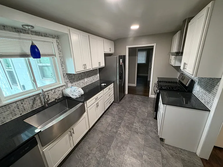 124 W Hartman Ave — Photo 5
