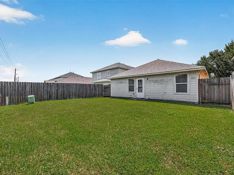 827 Royal George Ln — Photo 35