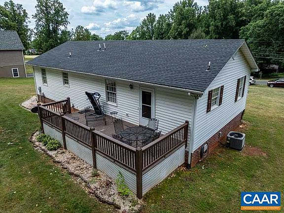 4th image of 154 Reservoir Dr