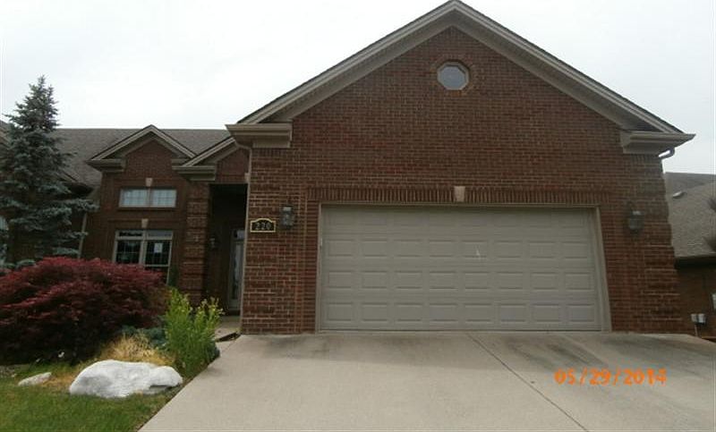 1st image of 220 River Run Dr