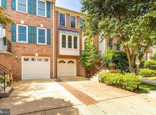 2052 Meadow Springs Dr, Vienna, VA 22182