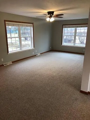 202 E Maple St — Photo 5