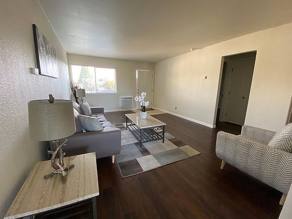 3rd image of 1017 H St APT 18