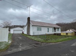 14 Top St, Farmington, WV 26571