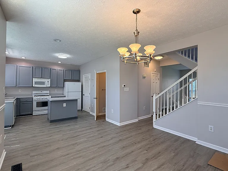 235 Eisenhower Ct — Photo 6