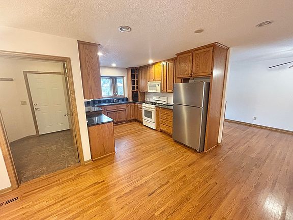 4th image of 10450 Washington Blvd NE