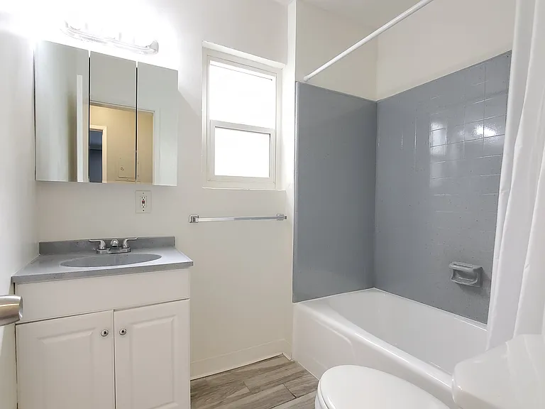 1600 N Bronson Ave — Photo 8
