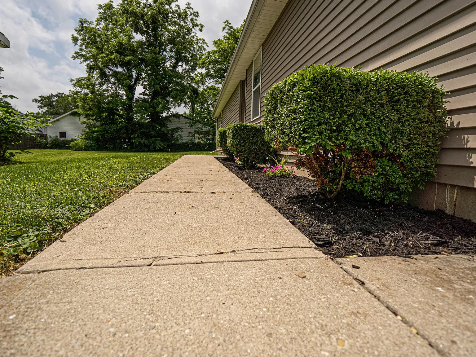 3 bed, 1.5 bath, 1026 sqft, $1,500 — Photo 4