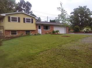861 Teggerdine Rd, White Lake, MI 48386