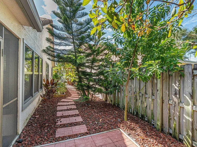 5539 Eton Ct — Photo 30