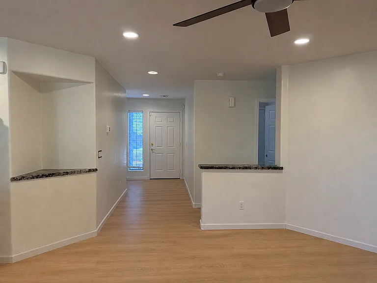14104 W Shaw Butte Dr — Photo 3