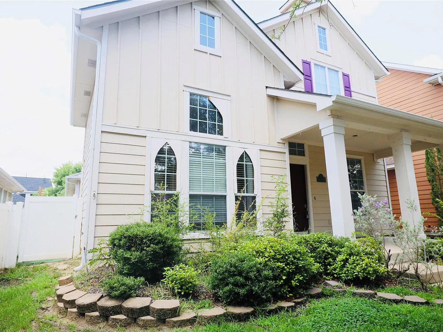 4 bed, 2.5 bath, 2420 sqft, $2,400 — Photo 4