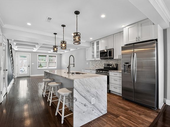 3rd image of 847 20th St NE