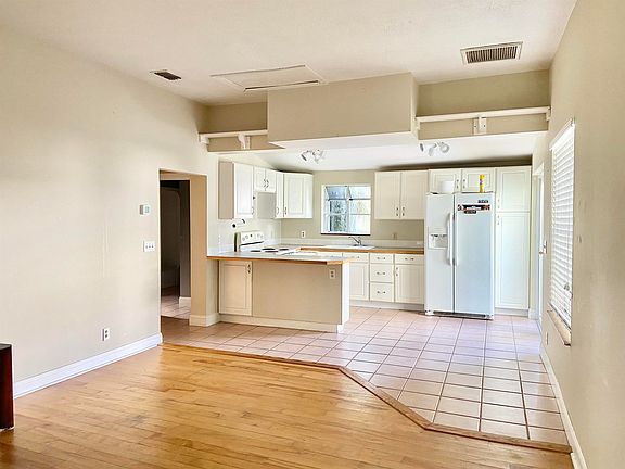 3rd image of 74 Lincoln St