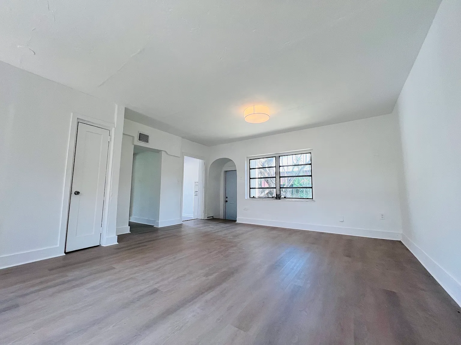 1 bed, 900 sqft, $1,700 — Photo 3
