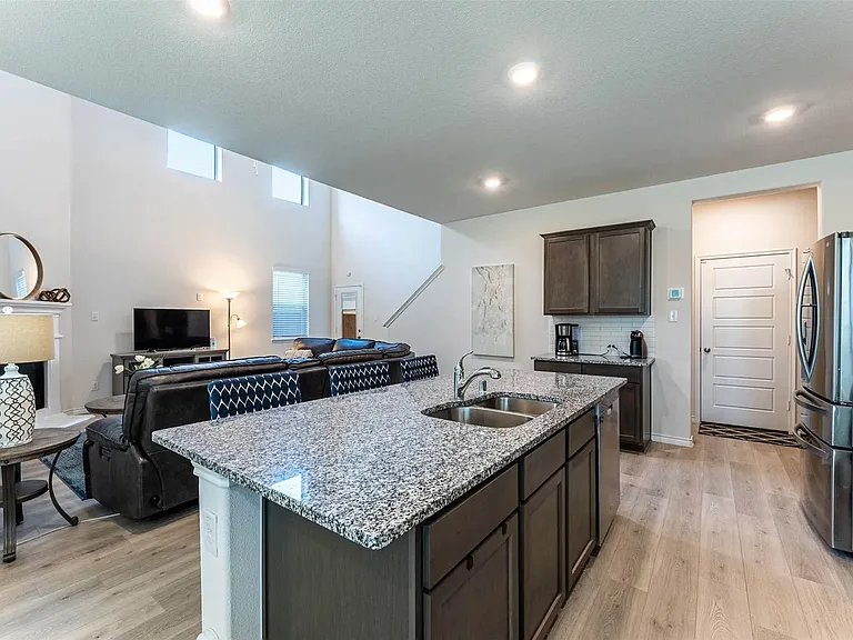 2708 Franklin Dr — Photo 5