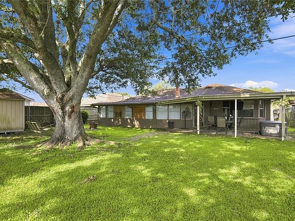 2nd image of 3149 Arbutus Ln