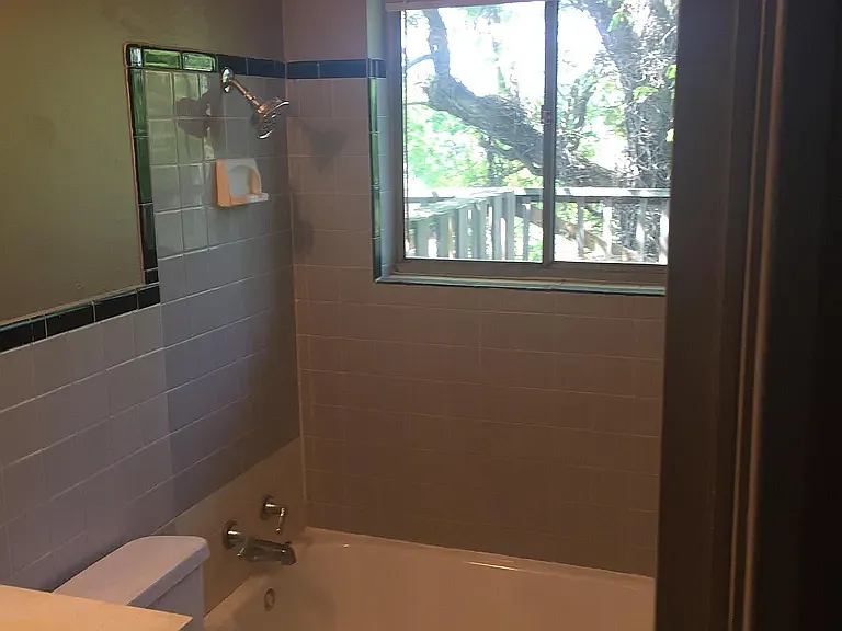 1015 Kavanaugh Blvd #C — Photo 3