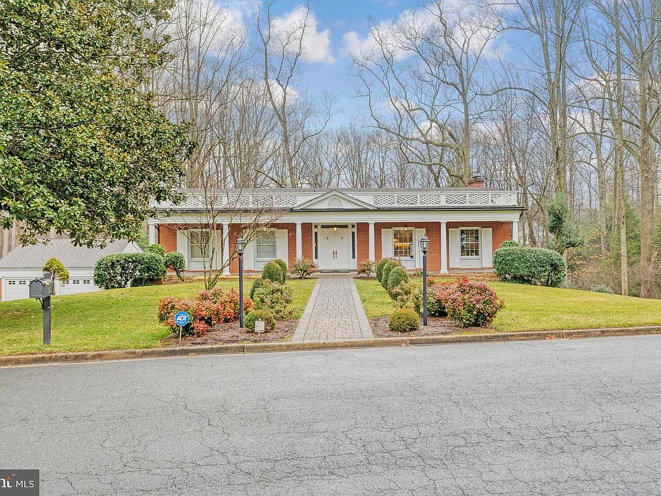 1st image of 851 Canal Dr