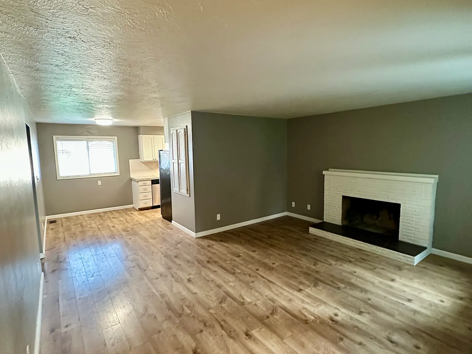 3 bed, 1746 sqft, $2,395 — Photo 2