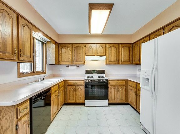 5th image of 13431 Laramie Ave
