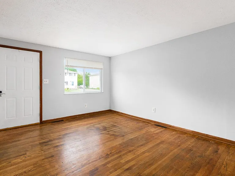 3399 Beachworth Dr — Photo 8
