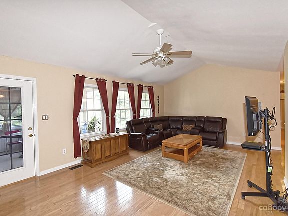 2nd image of 2454 Old Pond Dr
