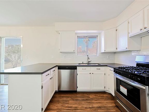3rd image of 135 Bosworth Dr