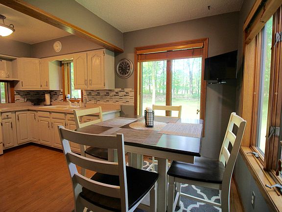 4th image of 30284 Oakland Dr