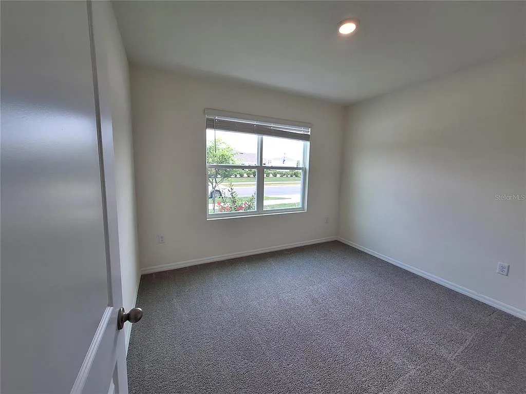 4 bed, 3.0 bath, 2371 sqft, $2,495 — Photo 4