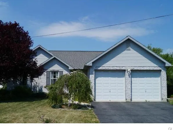 2428 Pine St, Whitehall, PA 18052