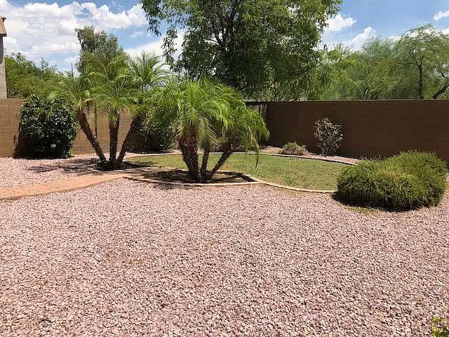 2141 W Kathleen Rd — Photo 16