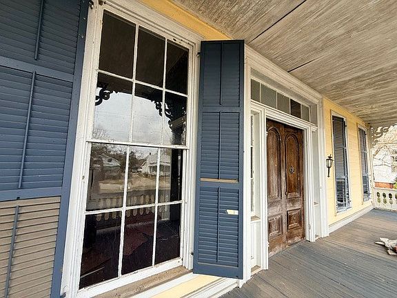 3rd image of 334 Sanford Ave