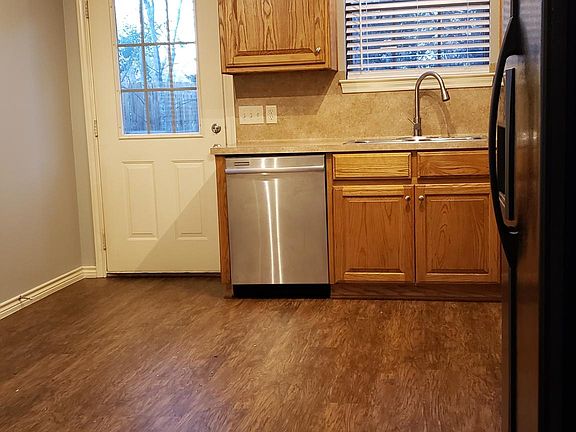 5th image of 114 Nunn Ave