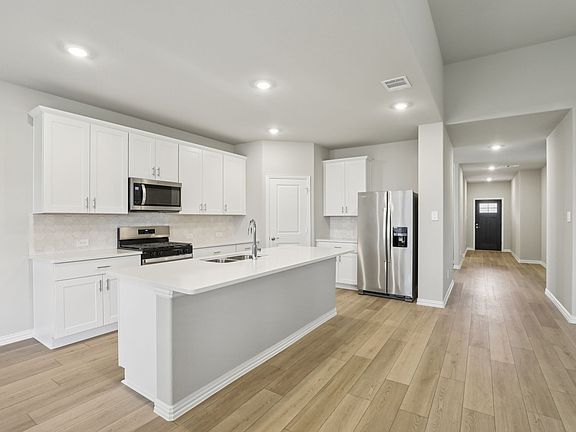 2nd image of 1605 Yosemite Dr