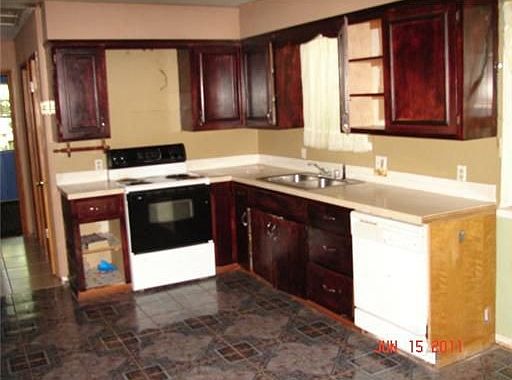 4th image of 1109 SE E St