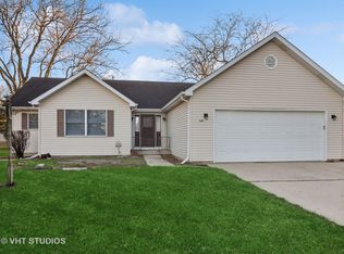 409 W Stetzer Ave, Elburn, IL 60119