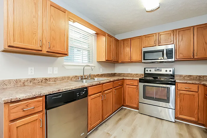 1031 Heydel Cir — Photo 7