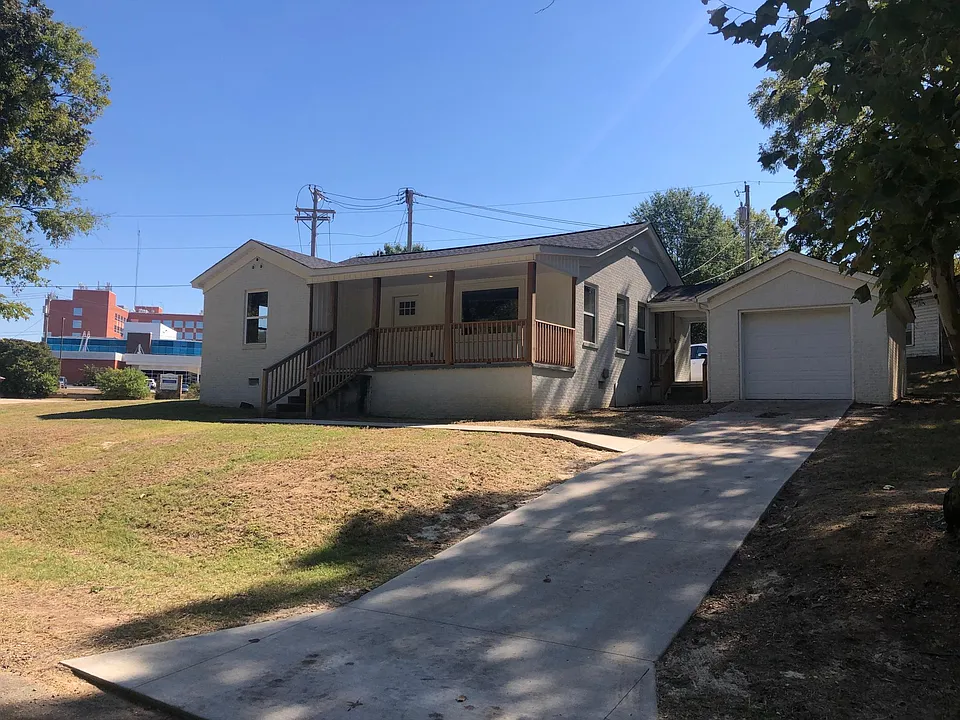1021 Circle Dr