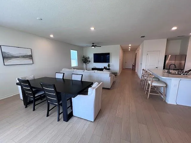4 bed, 2.0 bath, 1983 sqft, $2,500 — Photo 4